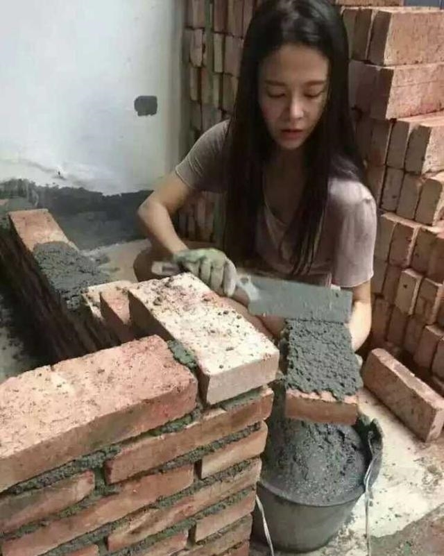 美女|美女,你的裤子里面怎么还会亮,好有新意呀,请问在哪里买的?