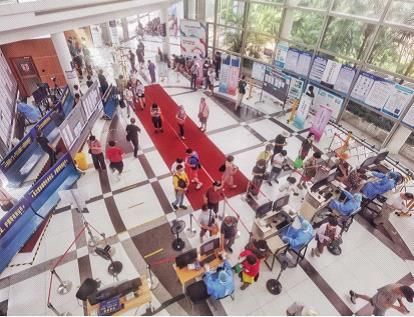 水平|就近做核酸、AI测温，上海大医院门急诊恢复到往日水平，新举措拉好“防疫线”