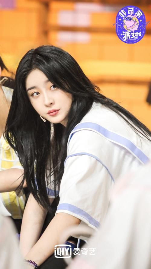  谢可寅|THE9迷惑行为大赏 刘雨昕尝试网兜套头谢可寅解锁倒骑牛