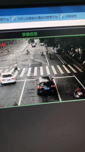礼让|礼让红黑榜 | 斑马线前让一让，行人车辆都无恙