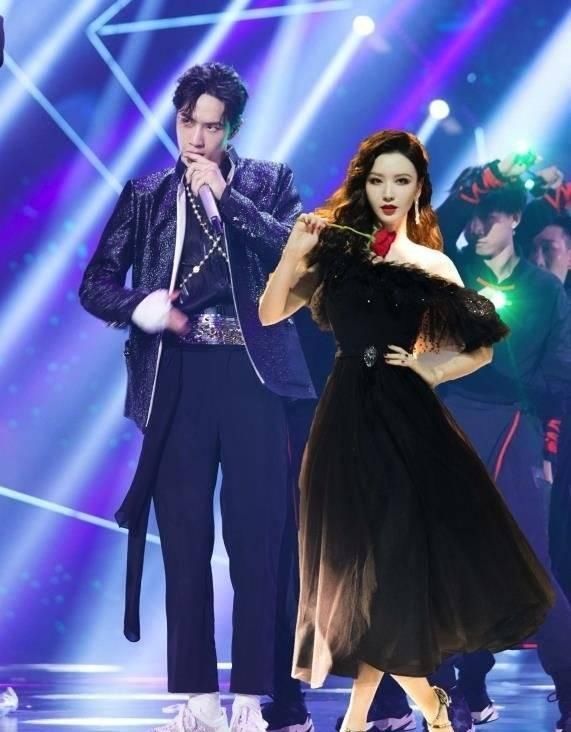  合照|张萌参加《这就是街舞》，晒和王一博的“合照”，却被网友玩坏了