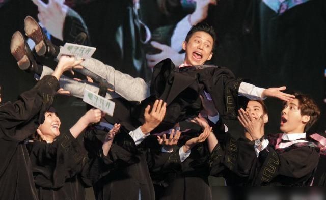  档节目|脱离《快乐大本营》以后，46岁的何炅还会有好人缘吗？