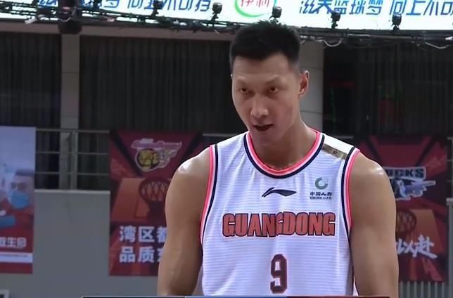  落后|辽宁要输？落后广东！奇兵三分3中3，易建联0分，赵继伟8分爆发