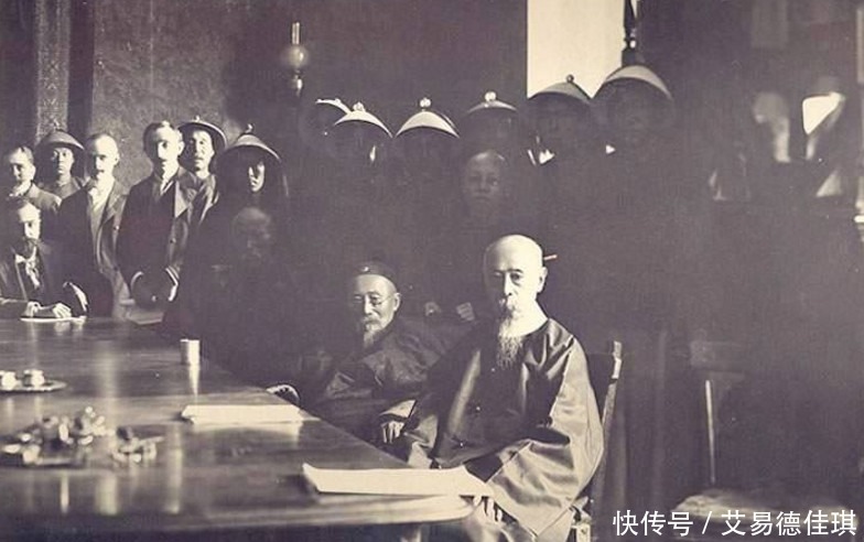 外国|李鸿章出访外国,看到英国人用刀叉笨拙的吃鸡,李鸿章直接开撕