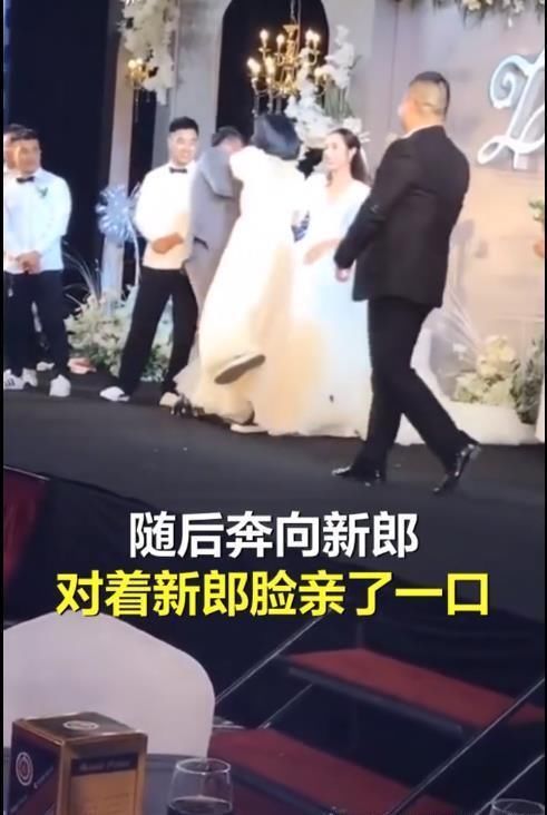 婚礼|婚礼上，伴娘竟狠狠亲了新郎一口，新娘脸色大变：开玩笑要注意场合、分寸