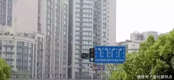交警|红灯允许向右转，却被扣了6分！交警：你驾照怕是买的吧？