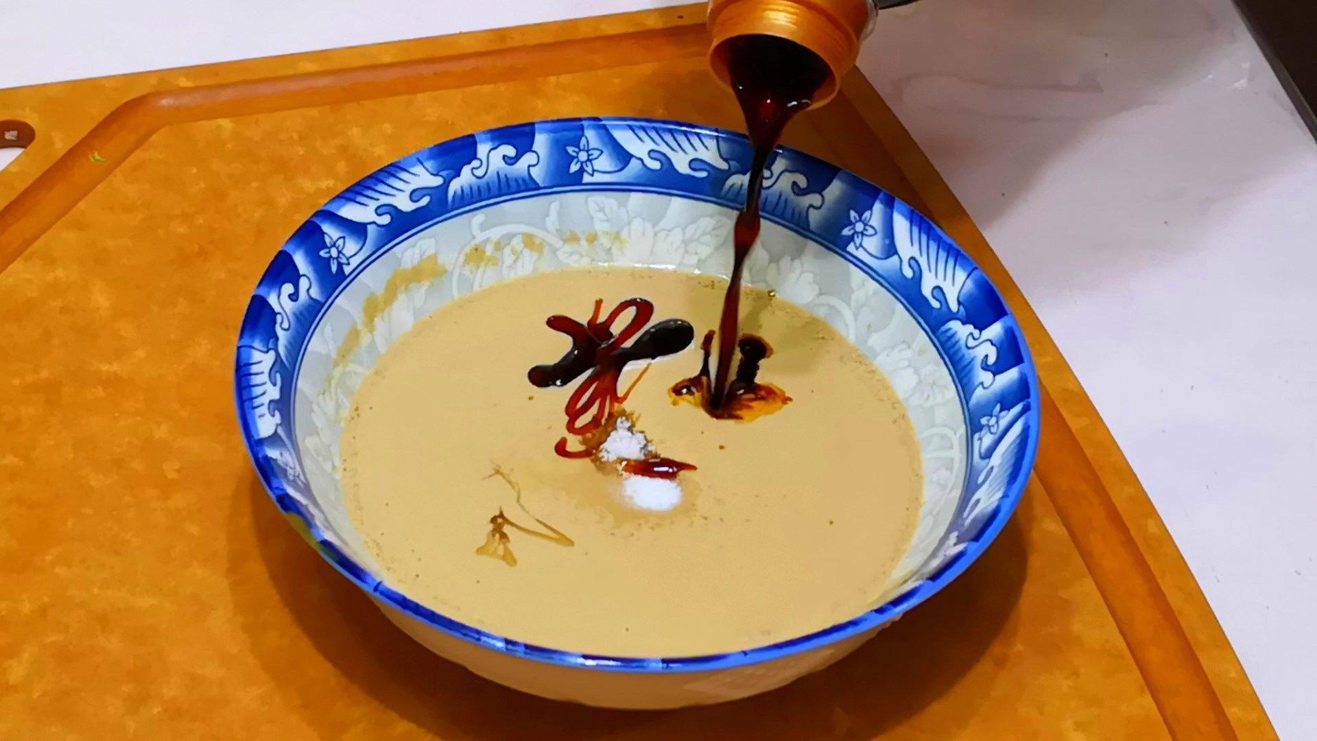 大厨|调芝麻酱,直接加水调就错了,大厨教你1招,细腻爽滑、味道香!