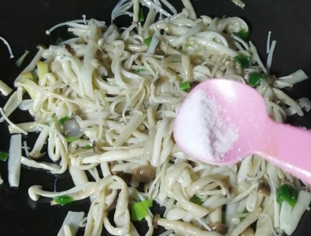 窍门|适合夏天喝的汤,豆腐三菌汤,三个窍门,鲜香嫩滑,好吃开胃下饭