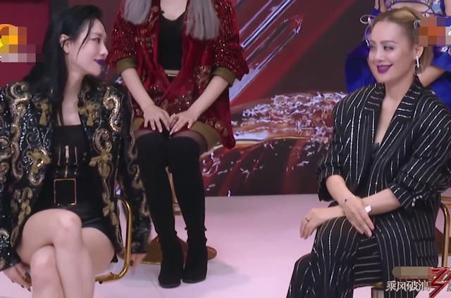  喜爱|王霏霏观众喜爱度第一，我却注意队友们反应，团队感情好坏很明显