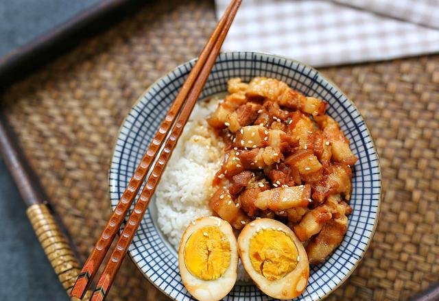 叫外卖|别叫外卖了,自己在家就能做卤肉饭,12块的成本,2人吃到撑