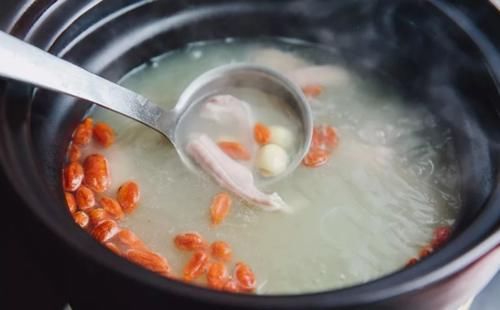 猪肉|秋天,少吃猪肉多喝它,每天一碗,气血足了,失眠也好了