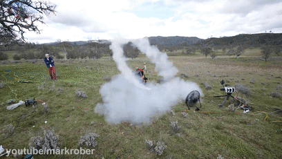  开挂|兄弟开挂吗？球杆装火箭、靶心自己找飞镖，想输都难