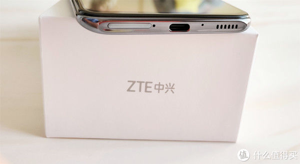  摄像头|换5G新手机，感受一下首款屏下摄像头的全面屏手机：中兴天机AXON 20 开箱和体验