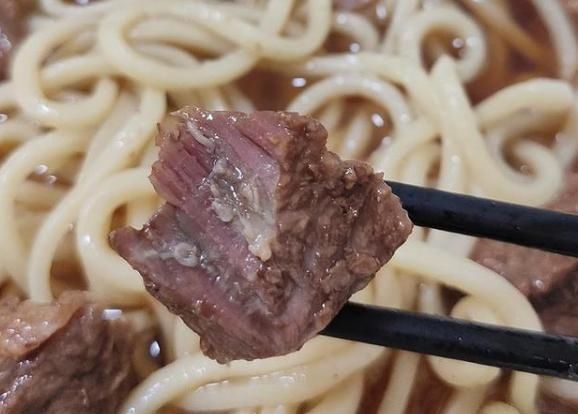 肉面馆|店里只卖这道面,老板很任性,每天只营业2到点,来晚了吃不上了