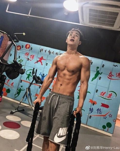 节目|向往的生活嘉宾集体秀腹肌,彭昱畅大华厉害了,不过都输给了妹妹