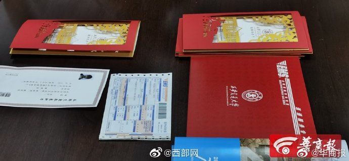  陕西|陕西首张高考录取通知书寄出还有特殊礼物附赠