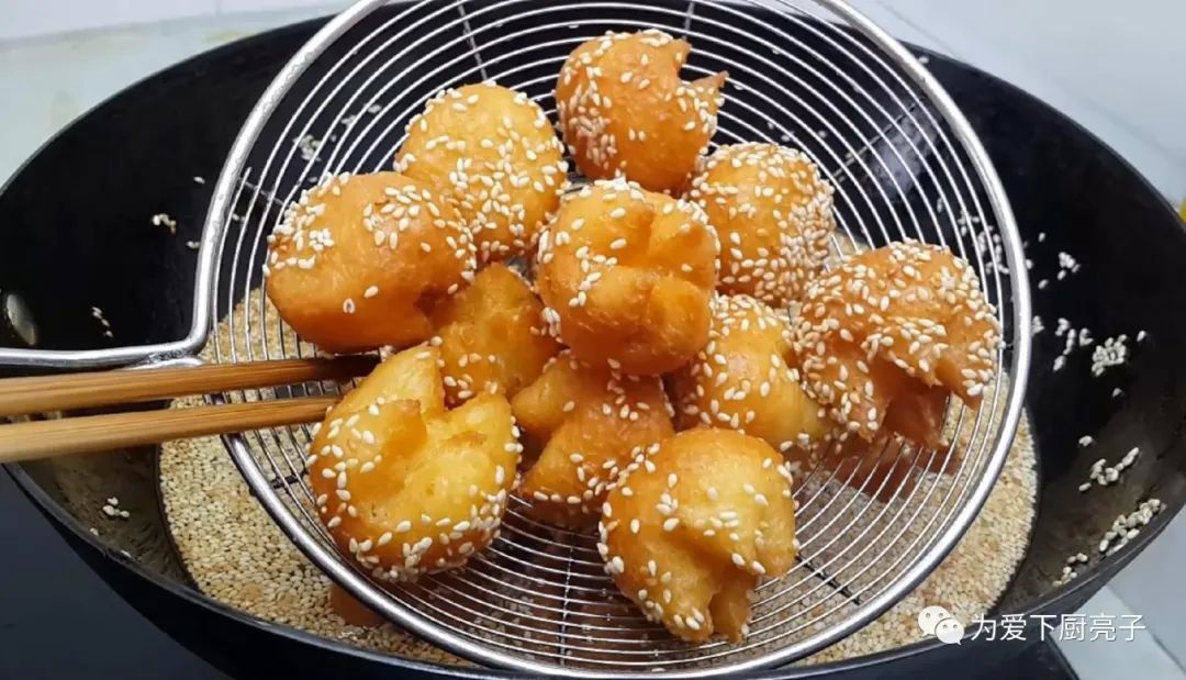  简单|红薯这么做太香了，加1碗面粉，个个松软香甜，出锅孩子们全抢光