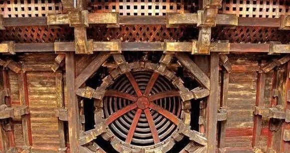 结网|此庙千年鸟不栖，蜘蛛不结网，甚至梁上无灰