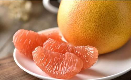 蛮力|还在用蛮力剥柚子?学会1招,轻松搞定柚子皮,简单快速没有白筋