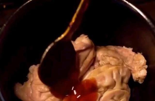 代表|夏季烧烤界代表,嫩滑烤脑花,一筷子鲜香麻辣,令人欲罢不能