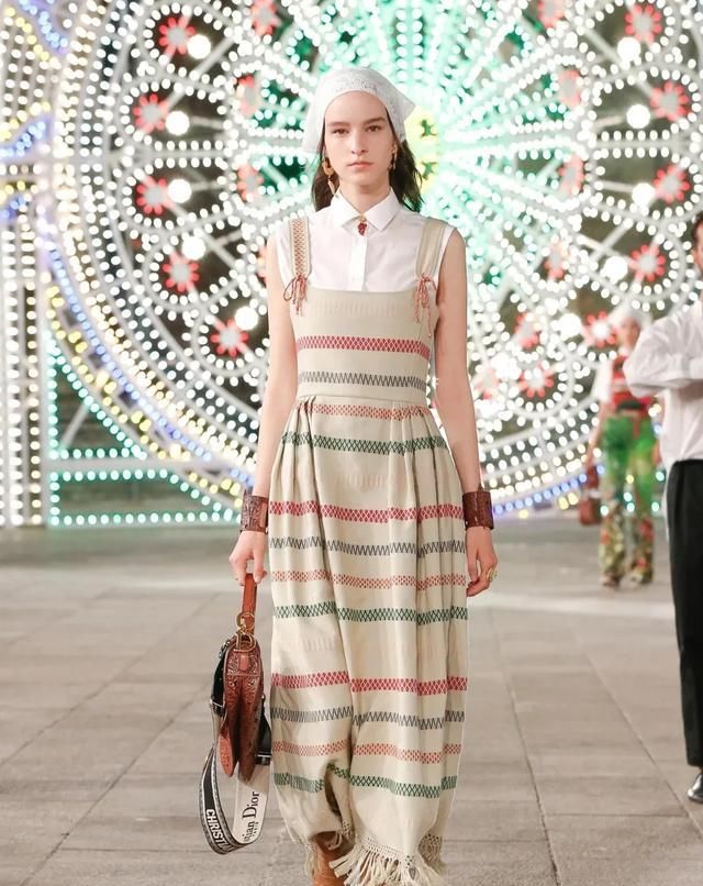  Dior|Dior 在意大利举办了一场没有观众的线下早春发布秀