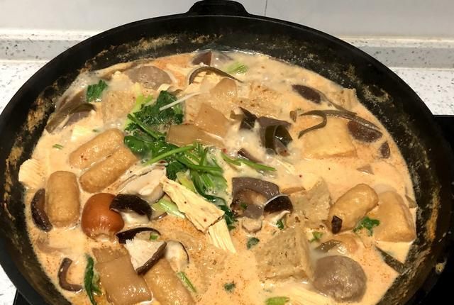 太贵|麻辣烫太贵吃不起，教你正确做法，10元做1锅，夫妻俩人吃到撑