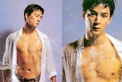 变白|45岁吴彦祖近照曝光,秃顶秃成苏大强,头发变白面容憔悴!