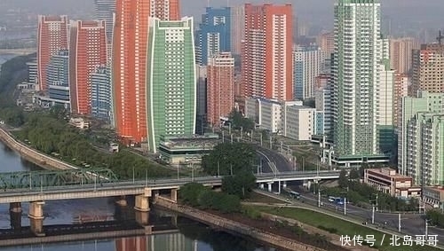 老百姓|朝鲜特色居民楼,沿街一面光鲜,另一面却没涂料,民众的日子舒服