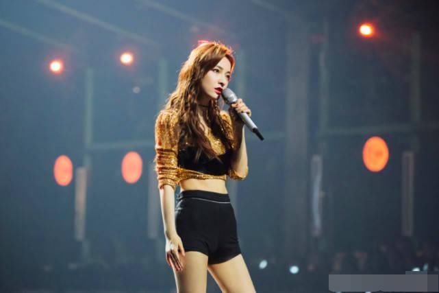  姐姐|吴昕回忆妈妈下岗蹲地上哭，抹泪哭诉：我必须要努力让家里条件变好