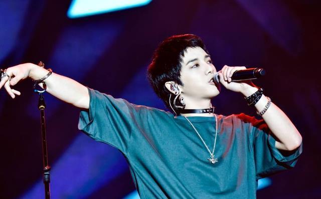 这位|这位华晨宇在歌手表现中脱颖出,多次获得一等奖