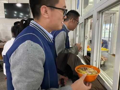 食堂|“像老师备课一样”制定食谱，这样的食堂我要打卡