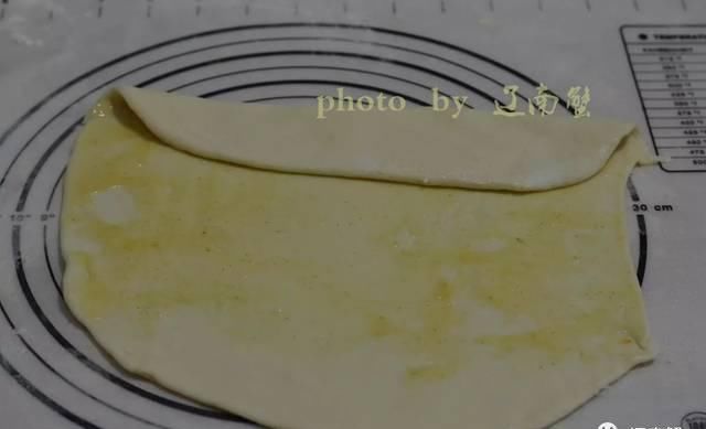  饼子上面|想做出层次分明的葱油饼，这个东西还真不能少！