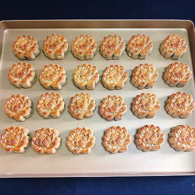 莲花|#入秋滋补正当时#榄仁豆沙莲花月