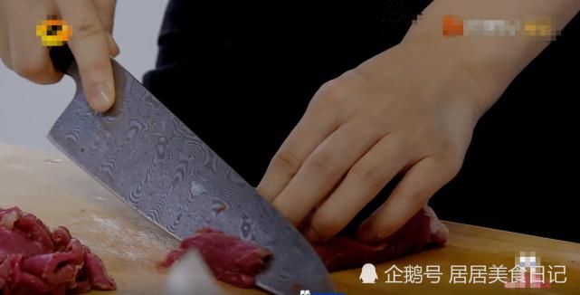  赵丽颖|《中餐厅》赵丽颖切牛肉被曝做戏！一举动“露馅 ”？网友：装不了！