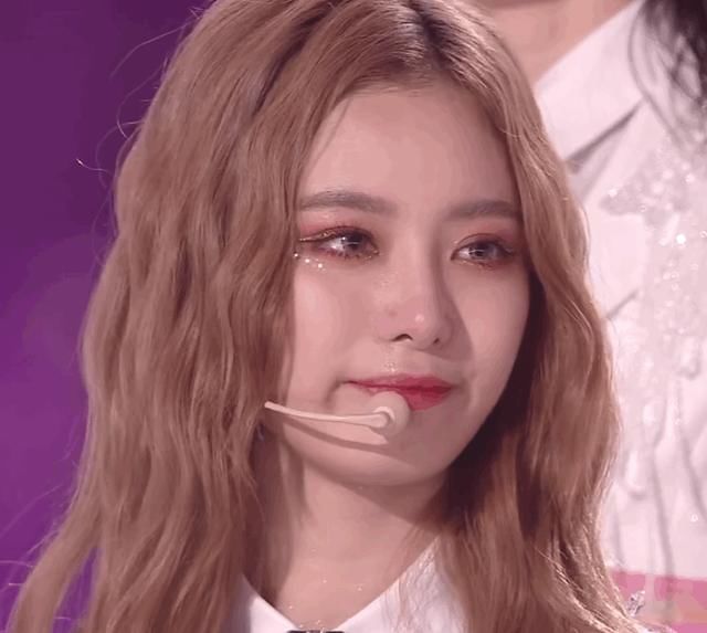  徐艺洋|《创造营》庆功宴，黄子韬徐艺洋一起出席，谁注意徐艺洋的表情