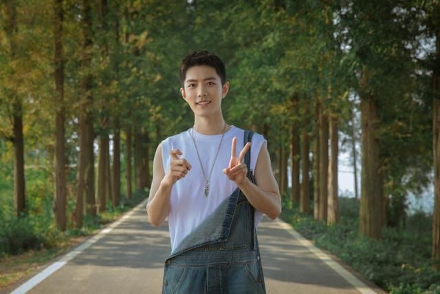  粉丝|肖战《王牌》再被“路透”？粉丝“默默”隐忍，背后原因太难受！