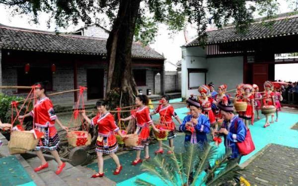 古城|广西来宾：土司古城传统婚礼庆国庆