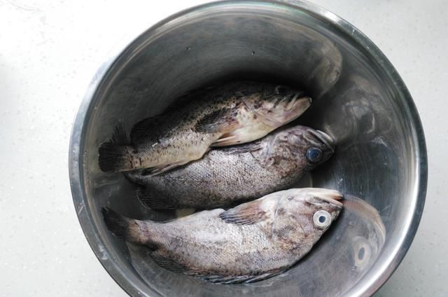  保证|炖鱼汤的时候，牢记这3个小窍门，保证鱼汤鲜美，一点都不腥
