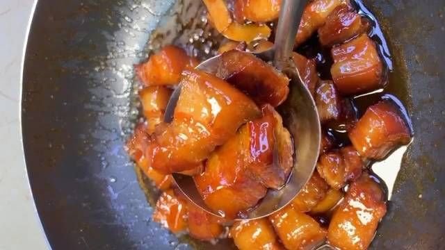 不腻|做红烧肉时，千万不要直接入锅，多加一个环节，猪肉鲜嫩不柴不腻