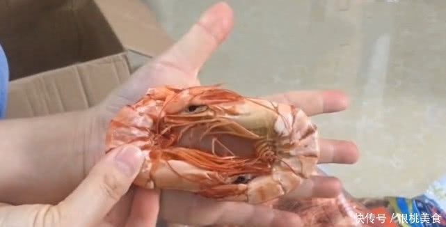 挺多|女子在拼多多上买“海鲜干货”,花了300元,开箱后:没发错?