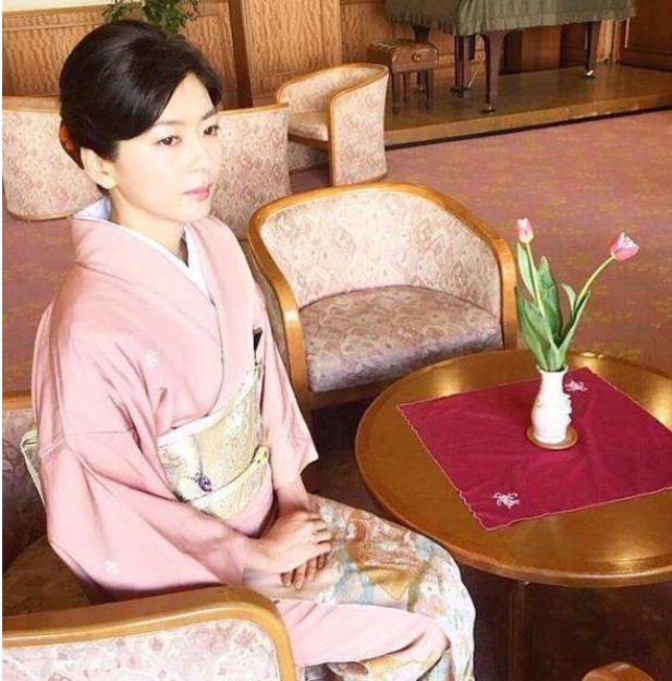  如今|她被李连杰耽误一生，美貌不输利智，如今46岁依旧单身