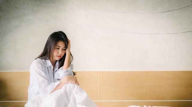 再犯|一位女儿因抑郁症自杀妈妈的忏悔，为人父母千万不要再犯这样的错