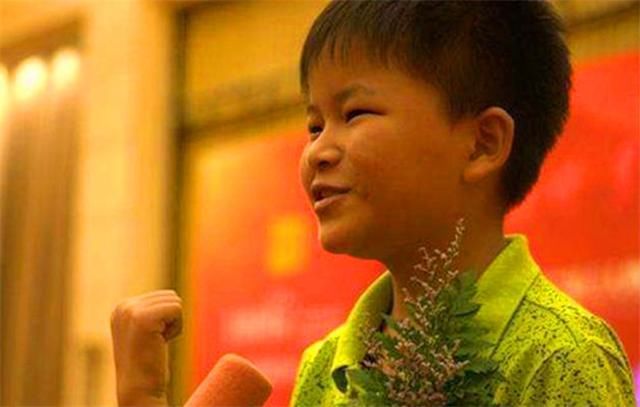  林浩|汶川地震中的9岁小英雄林浩，曾当全国人面发誓考清华，如今怎样