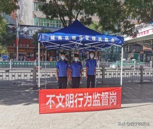 紧盯|“行走城管”-紧盯环境整治 向不文明行为说“不”