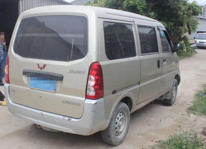 本事故|痛心!驾驶面包车疏忽大意致路面玩耍女童当场死亡……