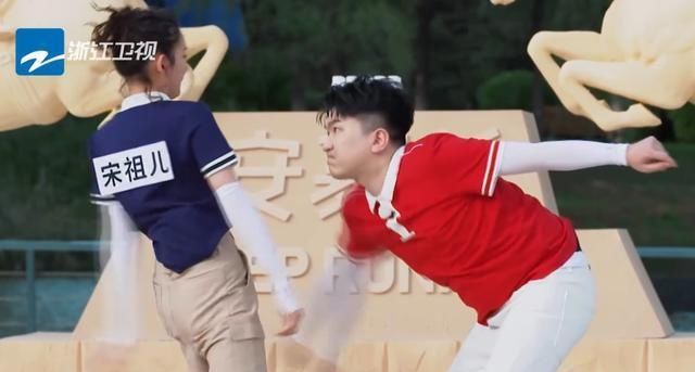 缺乏|张大大这么想赢？游戏环节欺负宋祖儿，跟导演发牢骚缺乏绅士风度