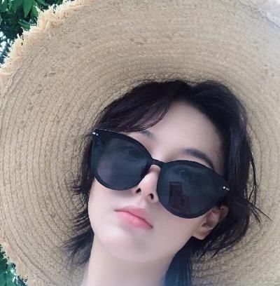  予晒|张馨予晒厨房做饭照，有谁注意她的双手？是否摆拍一目了然