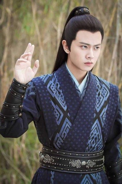  原因|易烊千玺因档期原因，粉丝停止金鹰奖投票，他，也因同样原因放弃