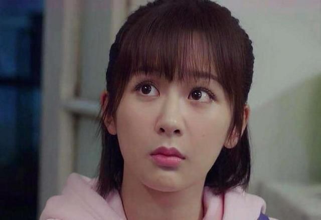  金鹰女神|金鹰奖很多艺人在盯着，但这个奖却被质疑，谁能获得引起网友关注