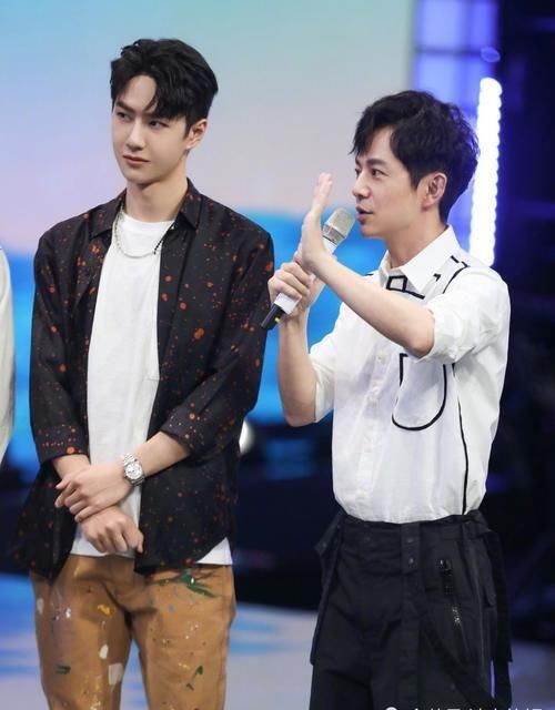  长大|王一博新称号：“综艺小天才”，搞笑与酷盖并存，啵啵长大了